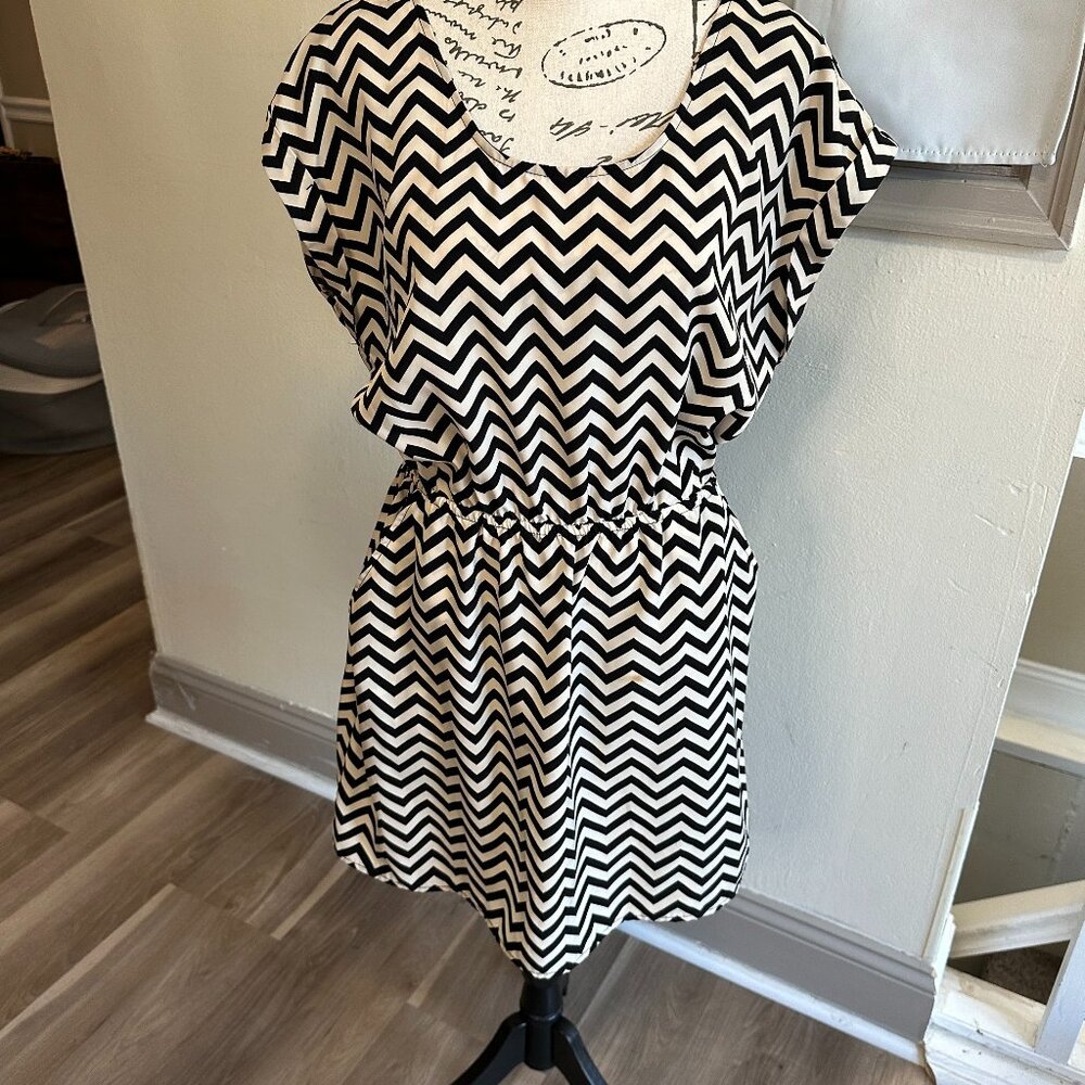 Candies Black and Cream Chevron Dress- Size Large